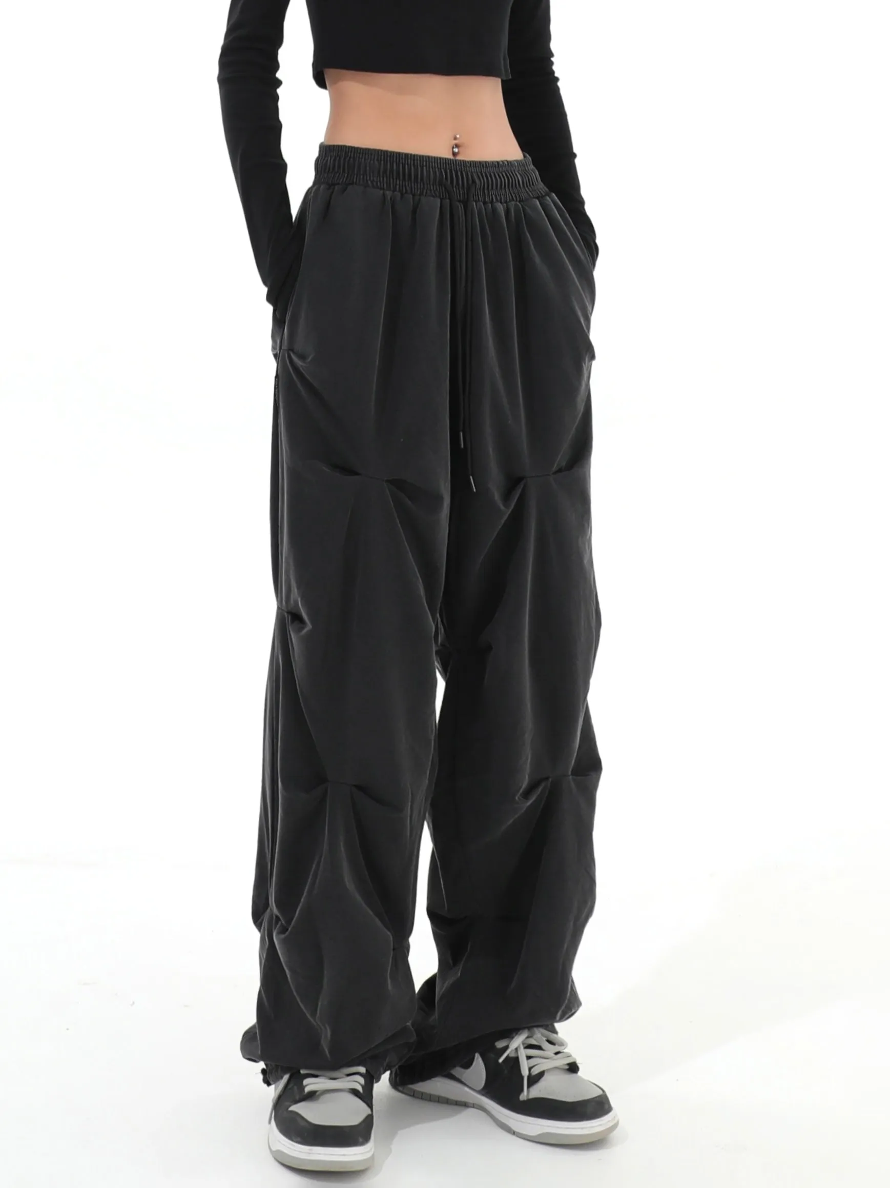 Diagonal Pleated Lightweight Pants