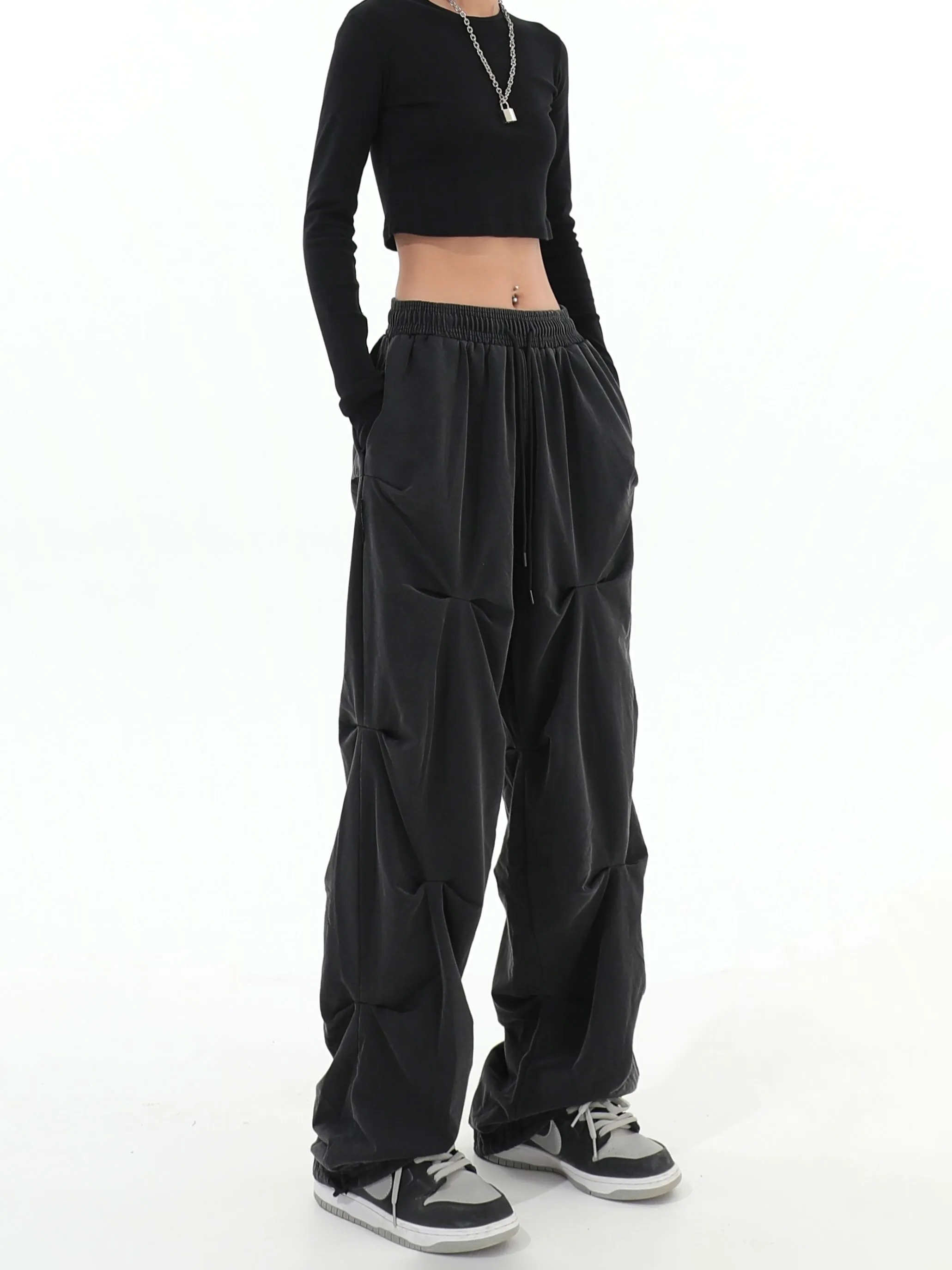 Diagonal Pleated Lightweight Pants