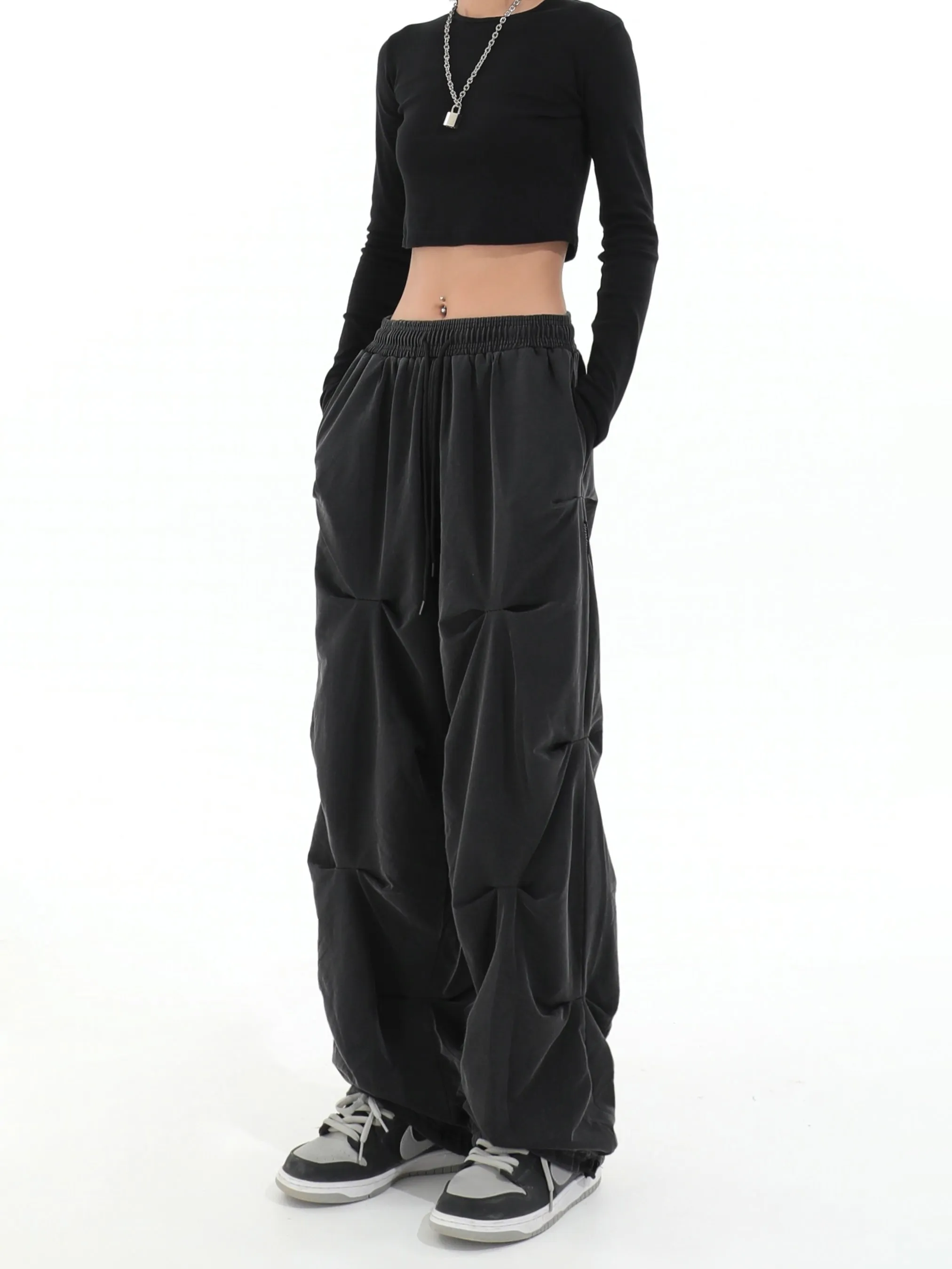 Diagonal Pleated Lightweight Pants